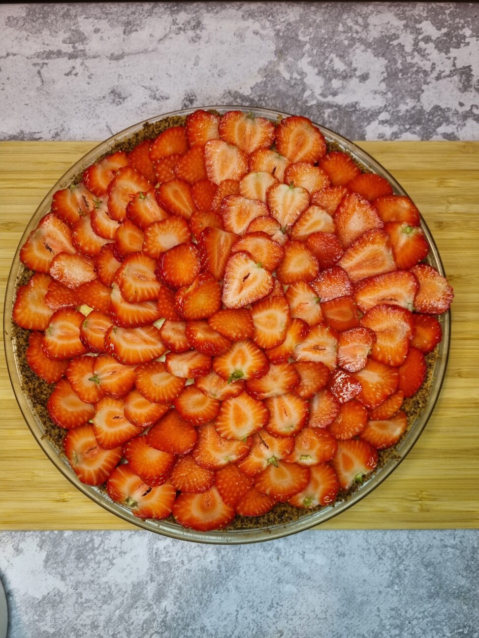 Tarta budyniowa z truskawkami